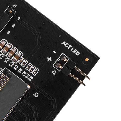 Screwless design M.2 PCIe NVMe SSD to PCIe x4 adapter card