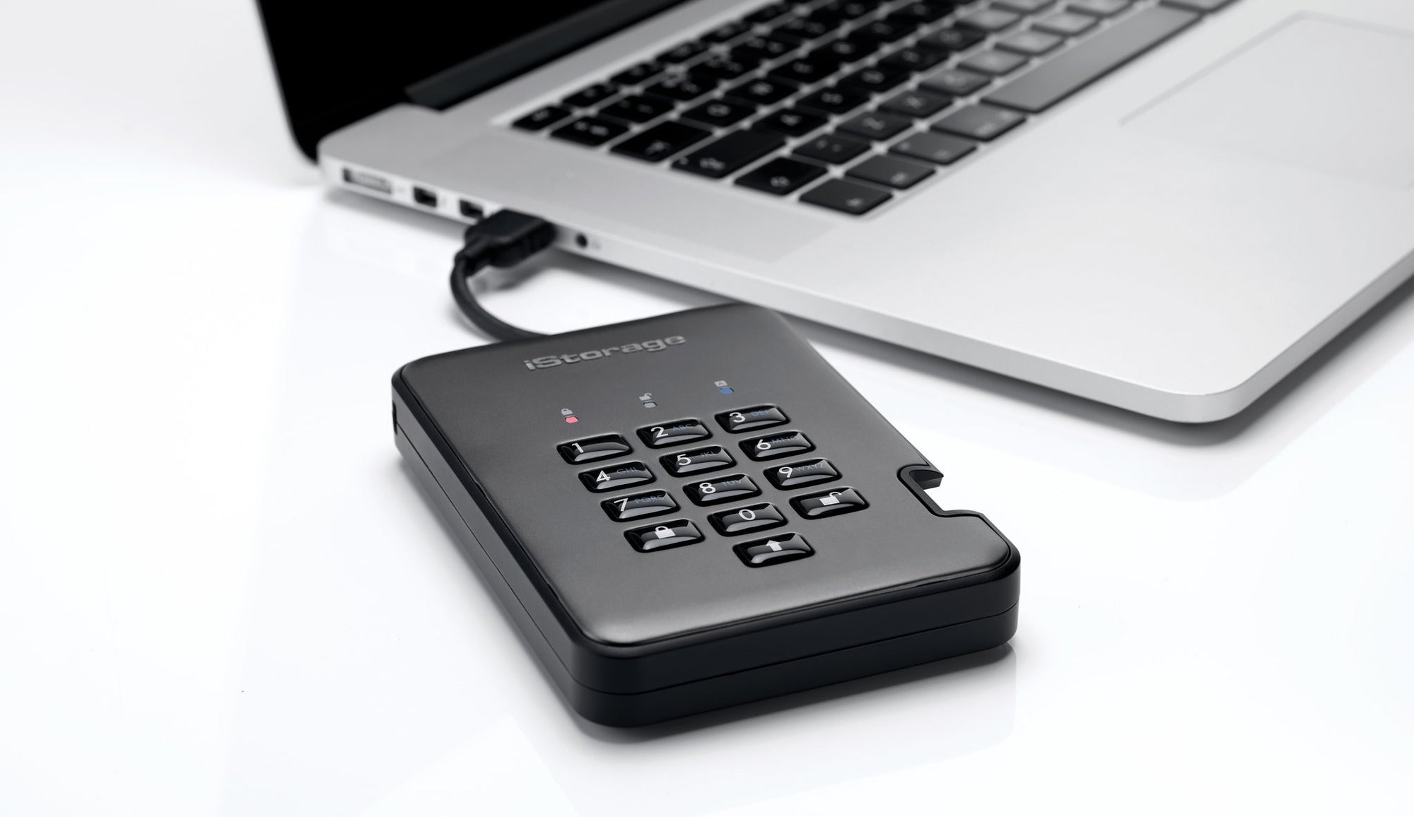 iStorage diskAshur PRO2 - connected to laptop