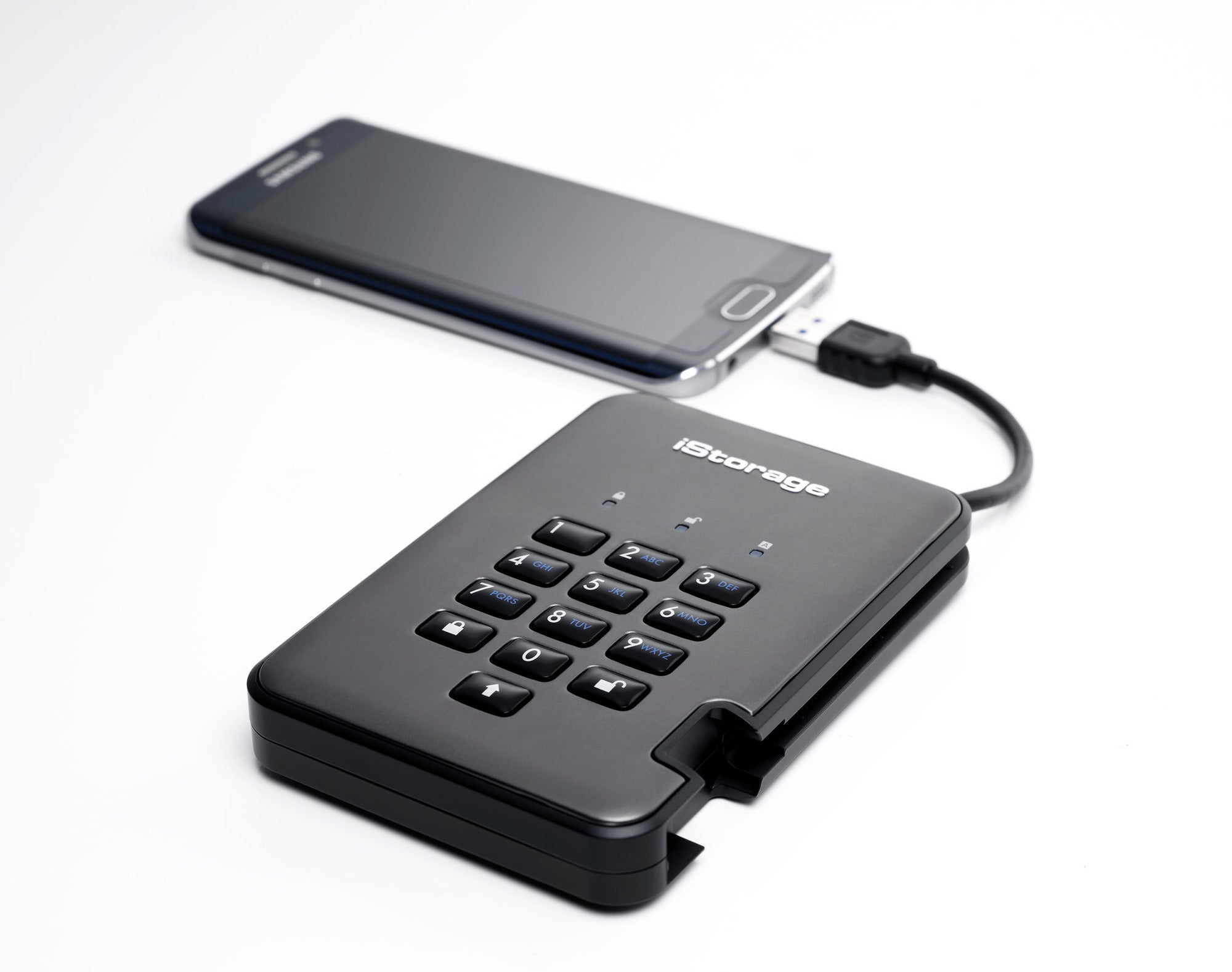 iStorage diskAshur PRO2 FIPS 140-2 Level 3 - connected to smartphone